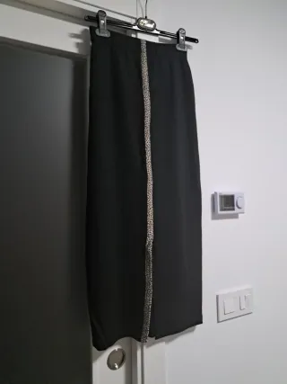 Falda negra talla S con cinturón a juego