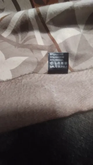 Pañuelo grande estampado, reversible.