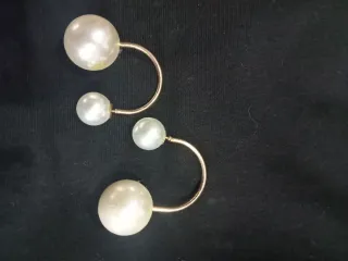 Pendientes Stradivarius dorados con perlas