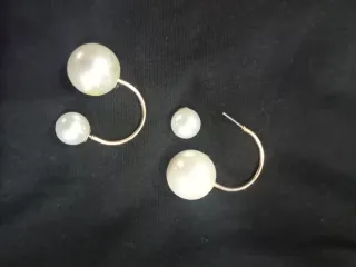 Pendientes Stradivarius dorados con perlas