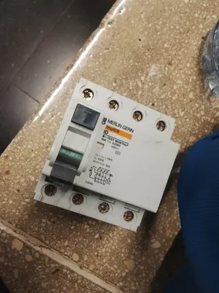 Merlin Gerin Multi 9 ID 40A 400V