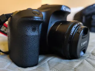 Canon EOS 70D (Cuerpo) con pantalla abatible como