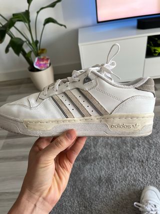 Zapatillas Adidas Blancas y Beige