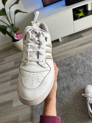 Zapatillas Adidas Blancas y Beige