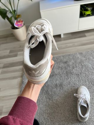 Zapatillas Adidas Blancas y Beige