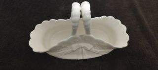 Cesta de porcelana blanca con asa doble