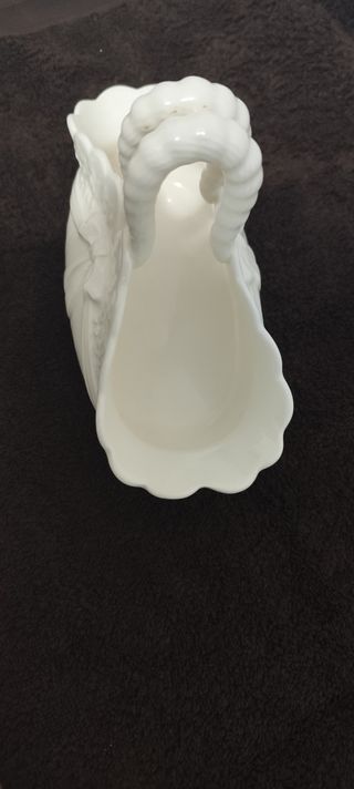 Cesta de porcelana blanca con asa doble