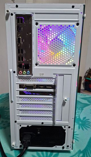 PC Gamer Blanco y Multicolor