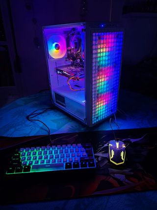 PC Gamer Blanco y Multicolor