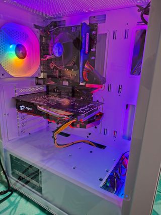 PC Gamer Blanco y Multicolor