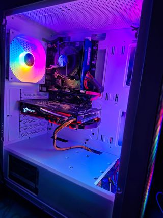PC Gamer Blanco y Multicolor