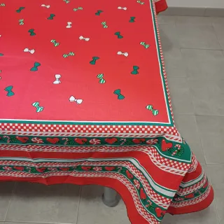 Tovaglia natalizia rossa con decori