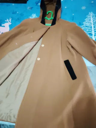 Abrigo capa marrón capucha