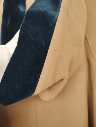 Abrigo capa marrón capucha