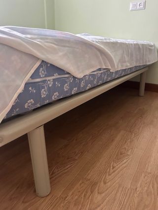 Cama individual con colchón