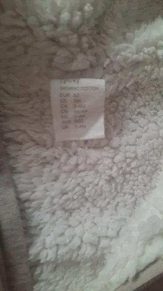 Buzo de bebé H&M con capucha