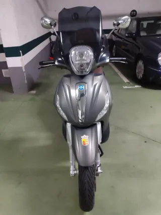 Piaggio Beverly 300 Scooter