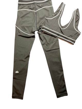 Tuta Alo Yoga Nera con Dettagli Bianchi