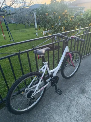 Bicicleta Cadete Blanca y Rosa