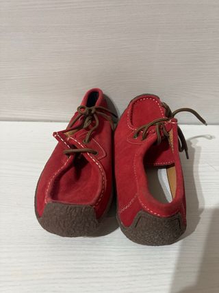 Zapatos rojos de ante