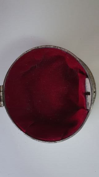 Antico portagioie inizio 900 in metallo lavorato