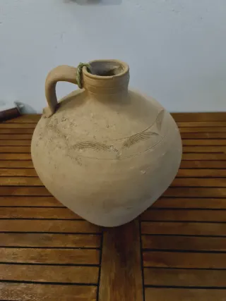 Cántaro antiguo de barro