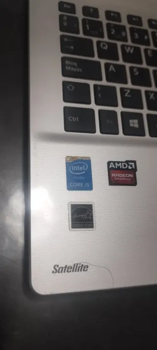 Portátil Toshiba Satellite Negro/Blanco