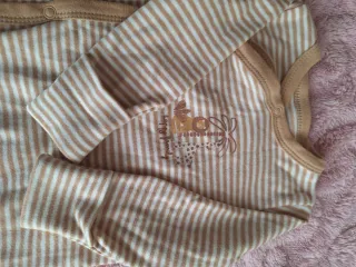 Ropa de bebé: pijamas y body