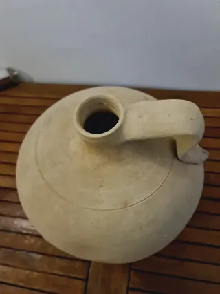 Cántaro antiguo de barro