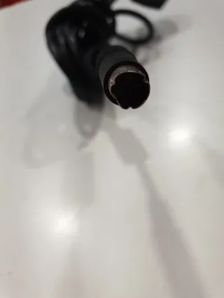 Sega Saturn Negra con cables y mando