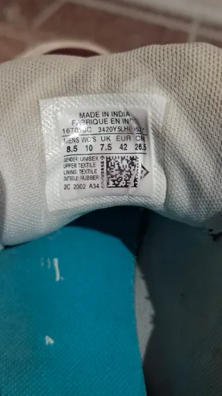 Converse granates y blancas