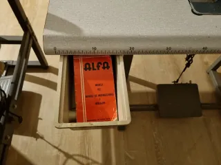 Máquina de coser profesional Alfa 157 676 completa