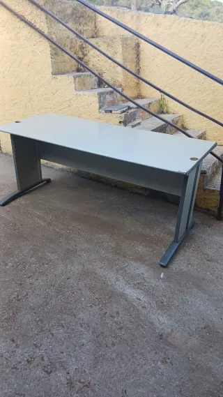Mesa de despacho gris
