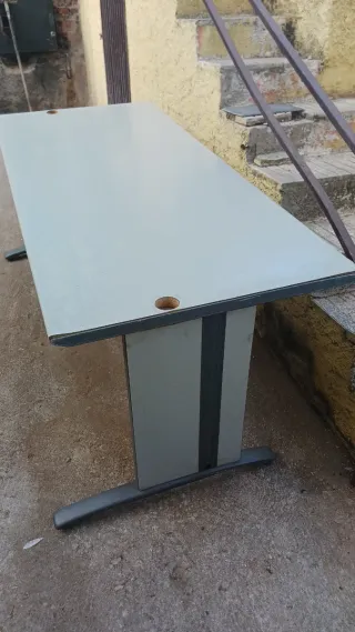 Mesa de despacho gris