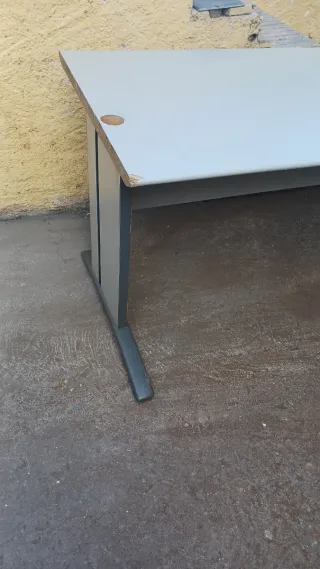 Mesa de despacho gris