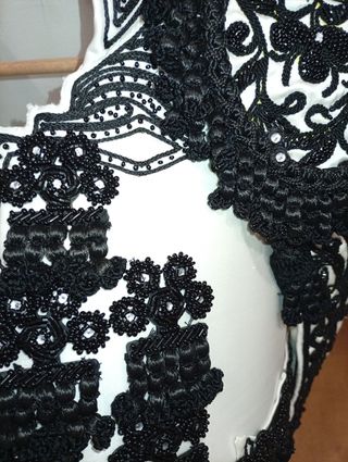 Traje de luces, torero,blanco y azabache.