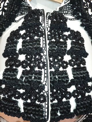 Traje de luces, torero,blanco y azabache.