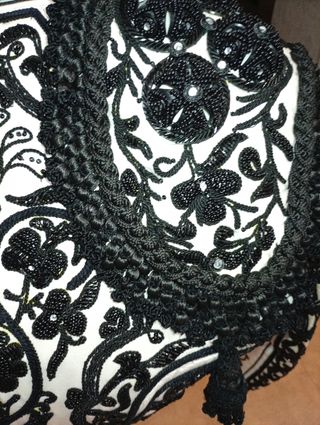 Traje de luces, torero,blanco y azabache.