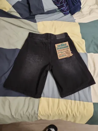 Tejano corto Baggy negro Unlike Humans