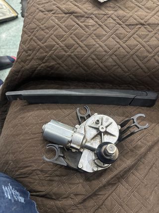 Motor limpiaparabrisas trasero Opel con brazo
