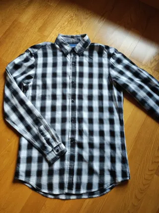 Camisa de cuadros blanco y negro