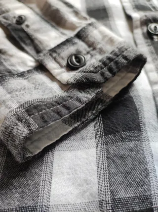 Camisa de cuadros blanco y negro