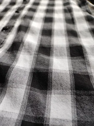 Camisa de cuadros blanco y negro