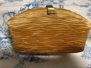 Bolso de fiesta amarillo oro plisado