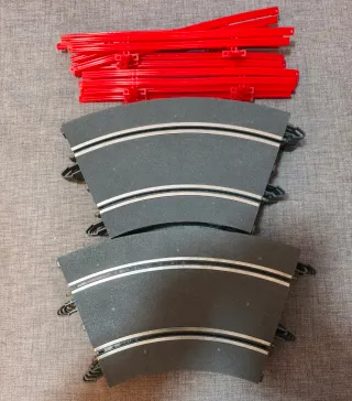 Scalextric 9 curvas standard + 9 vallas rojas