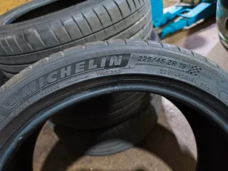 2 Neumáticos Michelin 225/45ZR19
