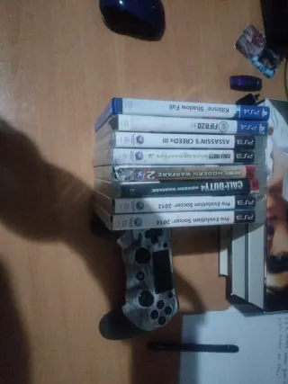 Pacchetto PS4: Controller e 7 Videogiochi