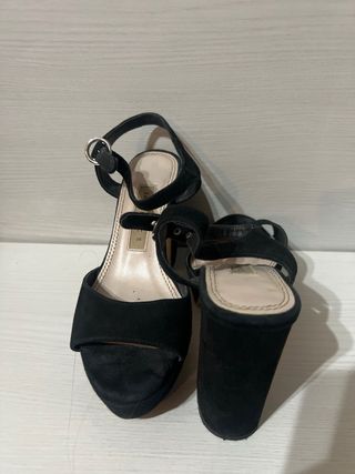 Zapatos de tacón Zara negros