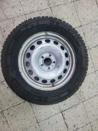 Llanta Michelin 215/65R16C Furgoneta