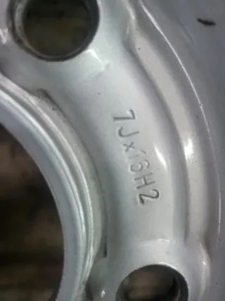 Llanta Michelin 215/65R16C Furgoneta